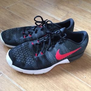 Like new nike air max typha